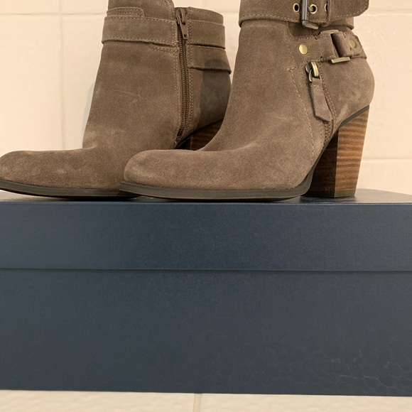 Guess Flora Booties - Picture 2 of 7
